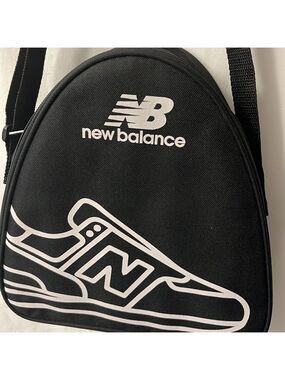 New Balance small insulated shoulder shoulder bag